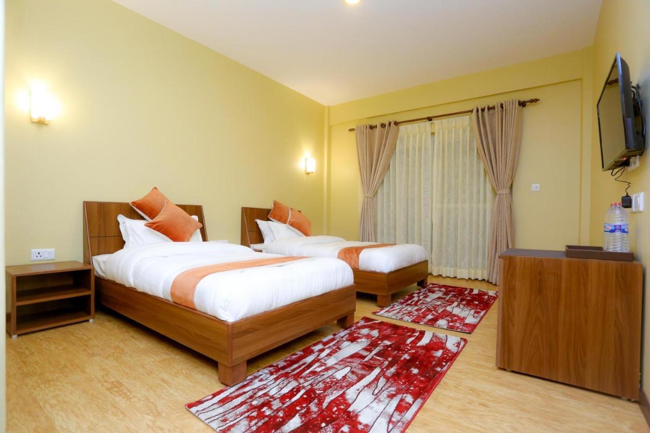 Om Gaura Hotel Pokhara Luaran gambar