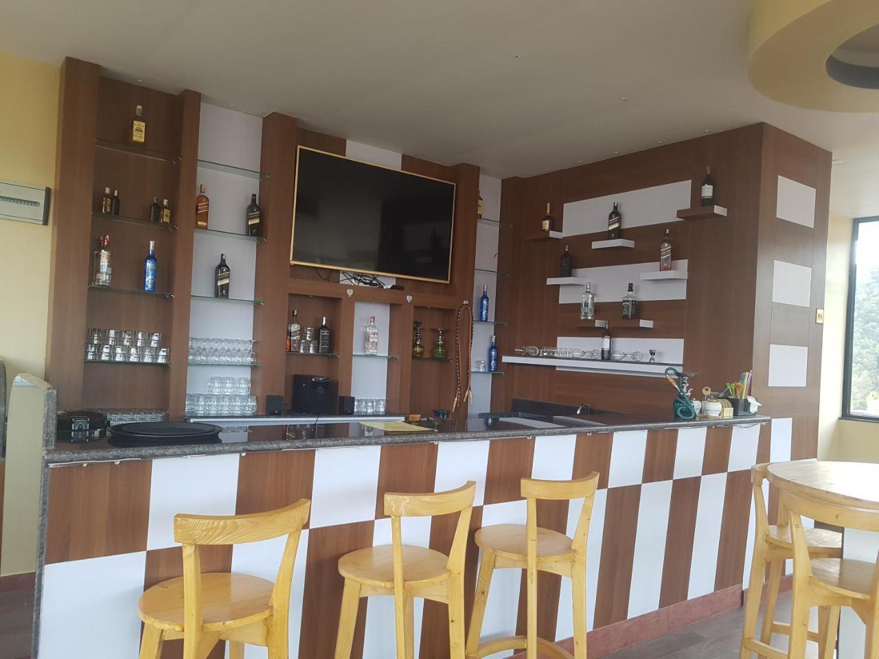 Om Gaura Hotel Pokhara Luaran gambar