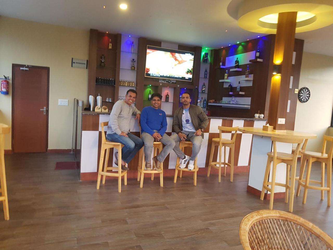 Om Gaura Hotel Pokhara Luaran gambar
